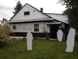 Dom drewniany do częściowego remontu pod Modliborzycami Dom drewniany do częściowego remontu pod Modliborzycami